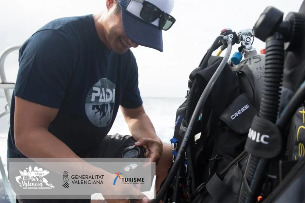 Checklist de mantenimiento del equipo de buceo